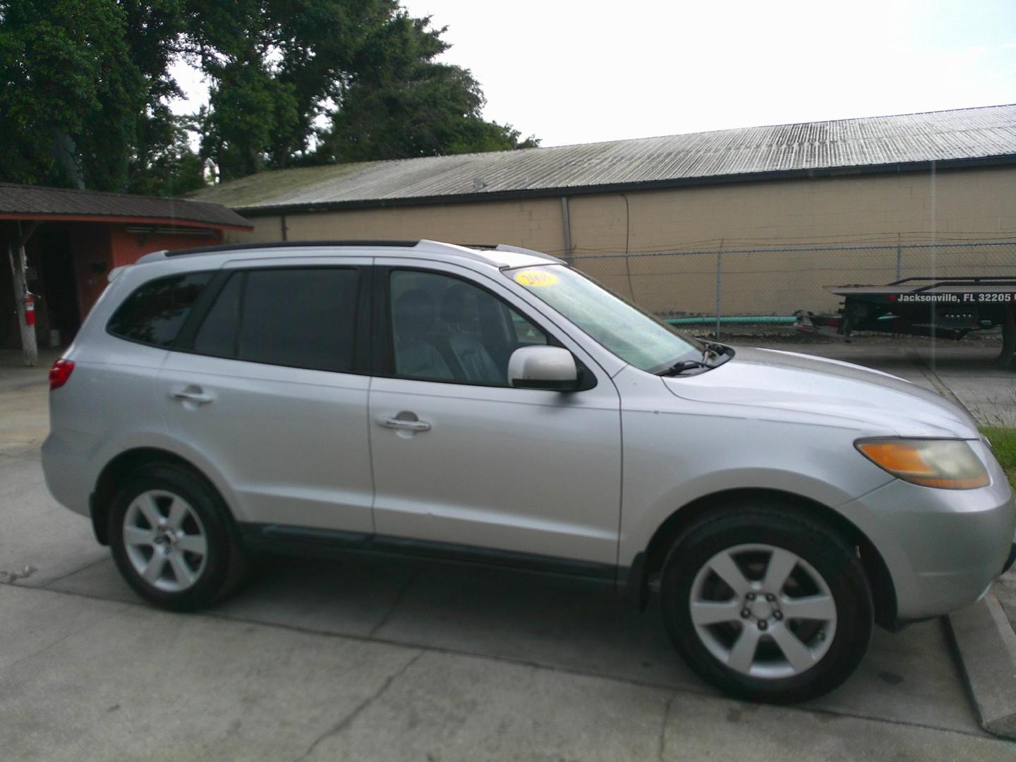 2008 GRAY HYUNDAI SANTA FE (5NMSH13E08H) , located at 1200 Cassat Avenue, Jacksonville, FL, 32205, (904) 695-1885, 30.302404, -81.731033 - Photo#2