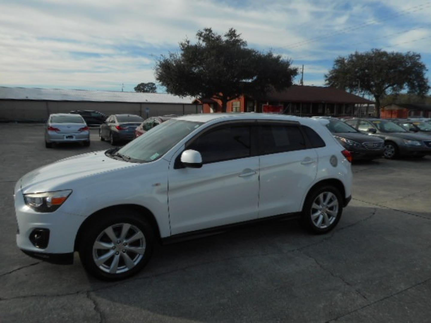 2013 WHITE MITSUBISHI OUTLANDER SPORT ES (4A4AP3AUXDE) , located at 10405 Abercorn Street, Savannah, GA, 31419, (912) 921-8965, 31.988262, -81.131760 - Photo#1