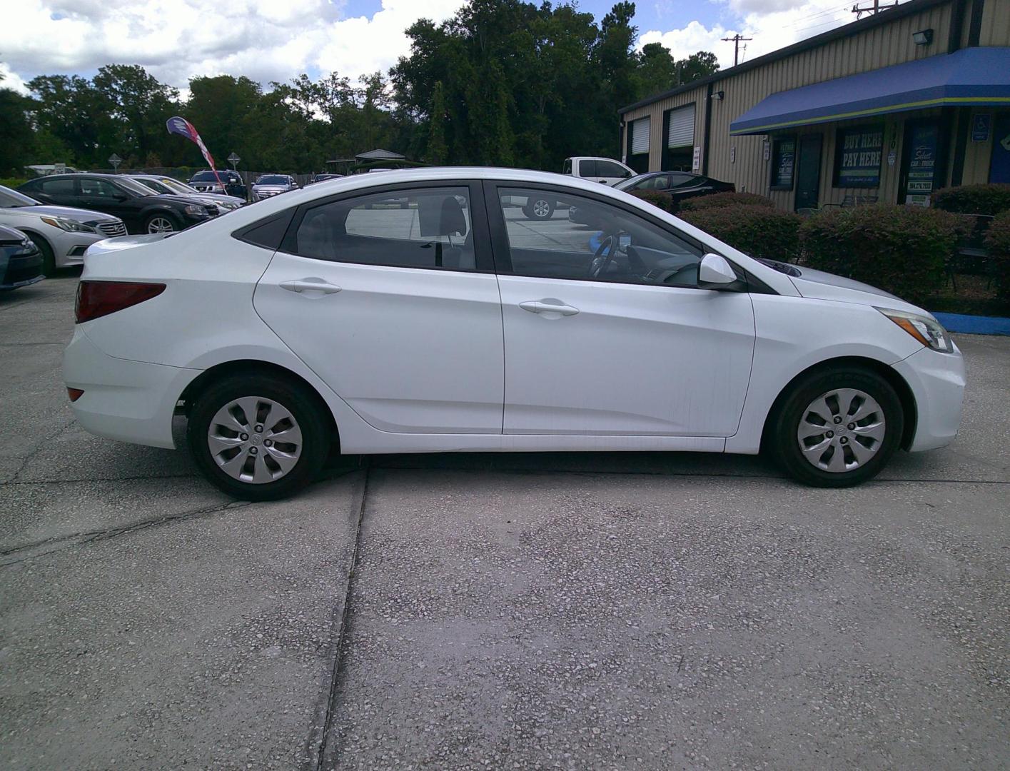 2016 WHITE HYUNDAI ACCENT SE (KMHCT4AE2GU) , located at 390 Hansen Avenue, Orange Park, FL, 32065, (904) 276-7933, 30.130497, -81.787529 - Photo#2