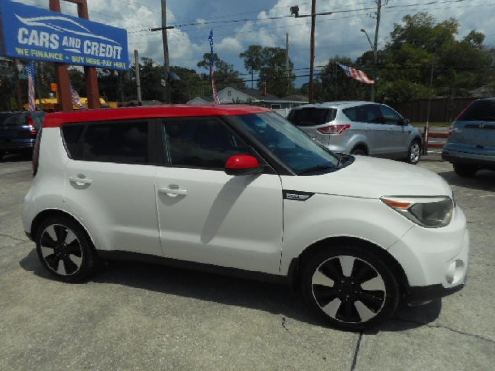 2017 WHITE KIA SOUL + (PLUS) (KNDJP3A59H7) , located at 1200 Cassat Avenue, Jacksonville, FL, 32205, (904) 695-1885, 30.302404, -81.731033 - Photo #2