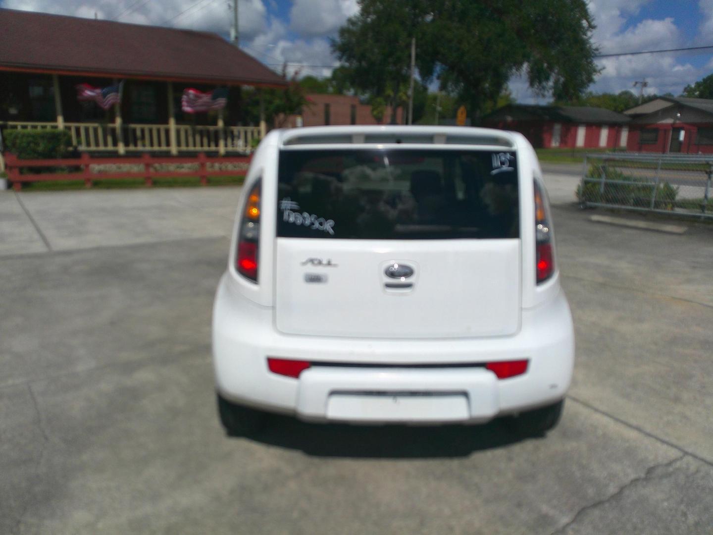 2010 WHITE KIA SOUL BASE; SPORT; + (KNDJT2A27A7) , located at 390 Hansen Avenue, Orange Park, FL, 32065, (904) 276-7933, 30.130497, -81.787529 - Photo#3