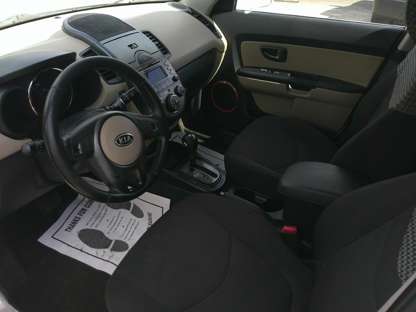 2010 WHITE KIA SOUL BASE; SPORT; + (KNDJT2A27A7) , located at 390 Hansen Avenue, Orange Park, FL, 32065, (904) 276-7933, 30.130497, -81.787529 - Photo#2