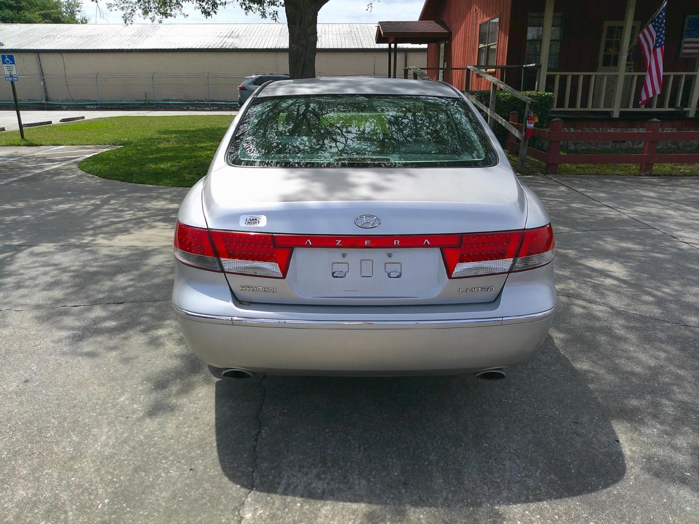 2006 SILVER HYUNDAI AZERA LIMITED; SE (KMHFC46F46A) , located at 1200 Cassat Avenue, Jacksonville, FL, 32205, (904) 695-1885, 30.302404, -81.731033 - Photo#4