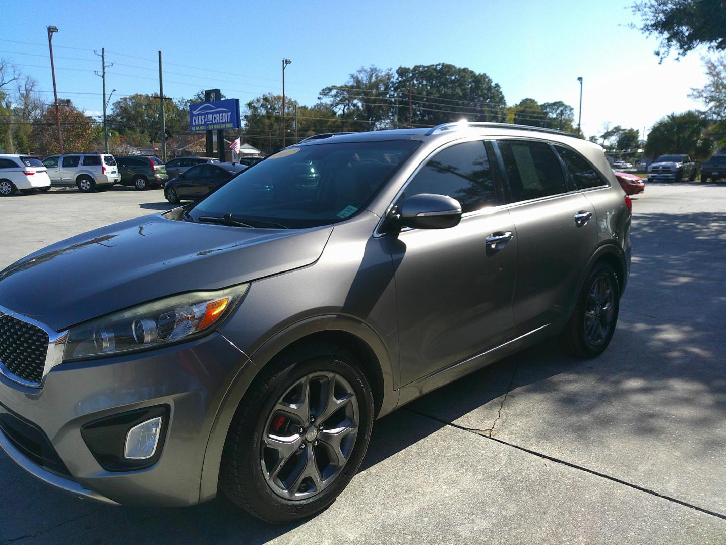2017 GRAY KIA SORENTO LIMITED; SX (5XYPK4A55HG) , located at 390 Hansen Avenue, Orange Park, FL, 32065, (904) 276-7933, 30.130497, -81.787529 - Photo#1