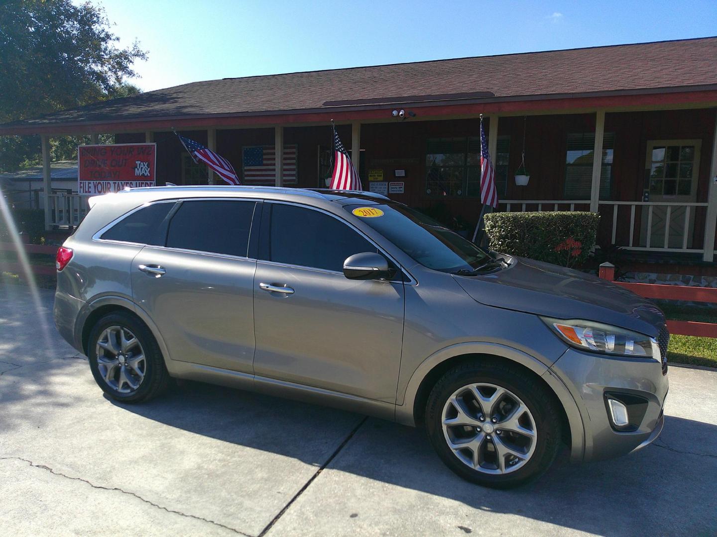 2017 GRAY KIA SORENTO LIMITED; SX (5XYPK4A55HG) , located at 390 Hansen Avenue, Orange Park, FL, 32065, (904) 276-7933, 30.130497, -81.787529 - Photo#5