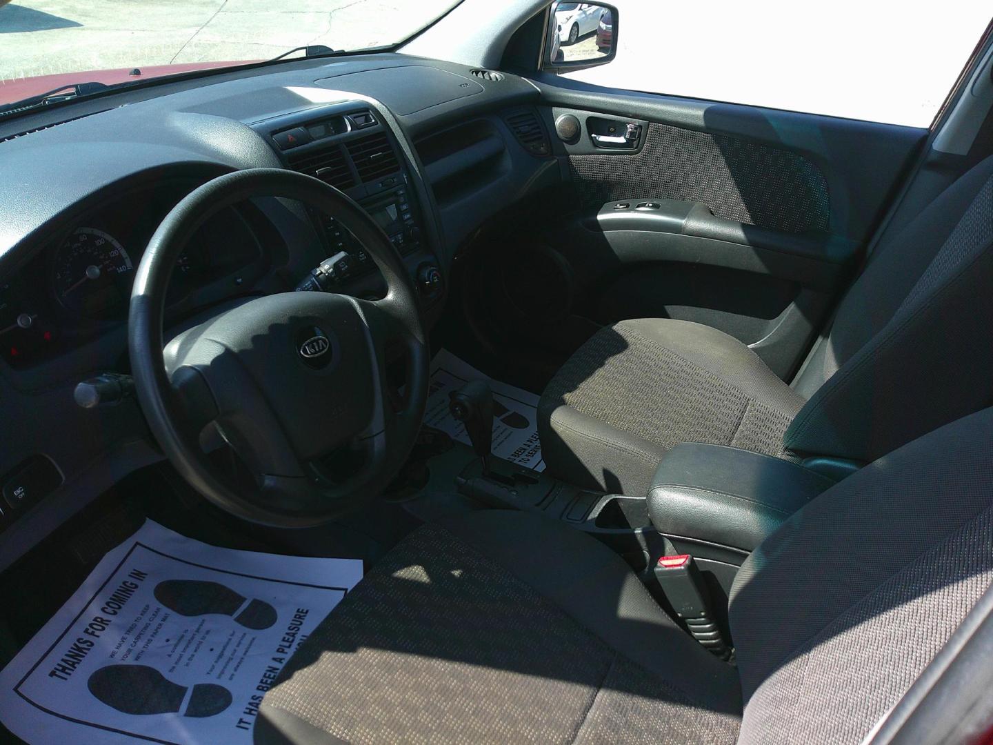 2006 RED KIA SPORTAGE EX; LX (KNDJF724267) , located at 1200 Cassat Avenue, Jacksonville, FL, 32205, (904) 695-1885, 30.302404, -81.731033 - Photo#2