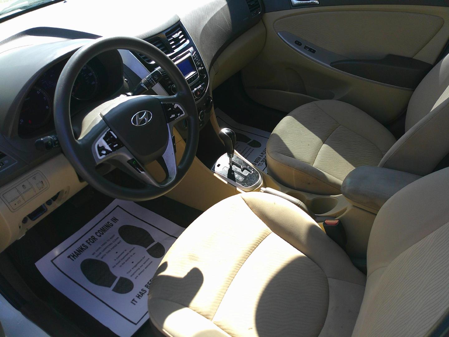 2014 WHITE HYUNDAI ACCENT GLS (KMHCU4AE8EU) , located at 1200 Cassat Avenue, Jacksonville, FL, 32205, (904) 695-1885, 30.302404, -81.731033 - Photo#1
