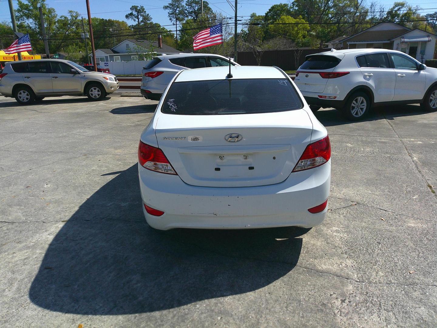 2014 WHITE HYUNDAI ACCENT GLS (KMHCU4AE8EU) , located at 1200 Cassat Avenue, Jacksonville, FL, 32205, (904) 695-1885, 30.302404, -81.731033 - Photo#4