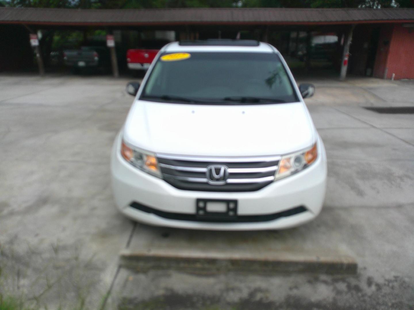 2012 WHITE HONDA ODYSSEY EX-L (5FNRL5H63CB) , located at 1200 Cassat Avenue, Jacksonville, FL, 32205, (904) 695-1885, 30.302404, -81.731033 - Photo#0