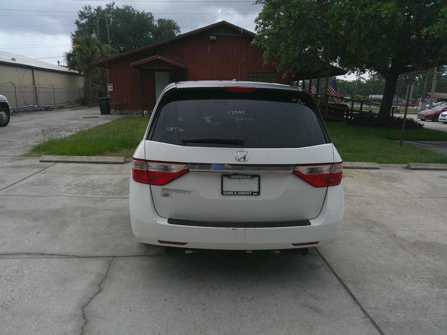 2012 WHITE HONDA ODYSSEY EX-L (5FNRL5H63CB) , located at 1200 Cassat Avenue, Jacksonville, FL, 32205, (904) 695-1885, 30.302404, -81.731033 - Photo#4
