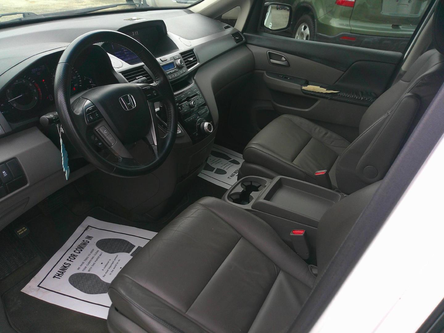 2012 WHITE HONDA ODYSSEY EX-L (5FNRL5H63CB) , located at 1200 Cassat Avenue, Jacksonville, FL, 32205, (904) 695-1885, 30.302404, -81.731033 - Photo#2