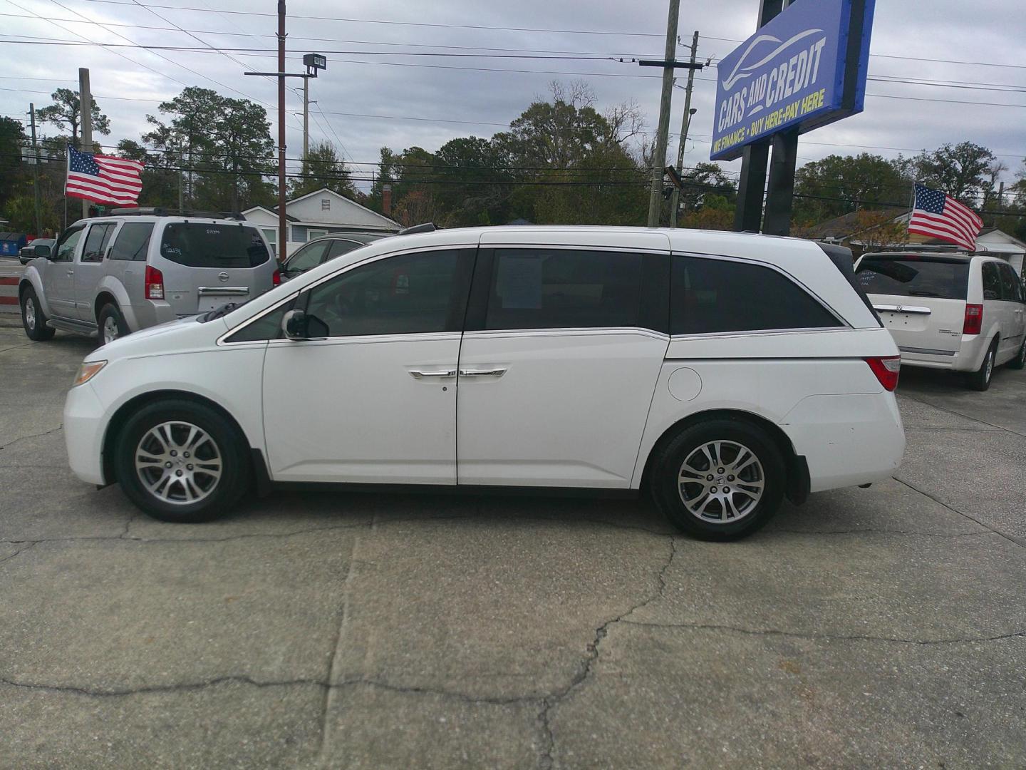 2012 WHITE HONDA ODYSSEY EX-L (5FNRL5H63CB) , located at 1200 Cassat Avenue, Jacksonville, FL, 32205, (904) 695-1885, 30.302404, -81.731033 - Photo#1
