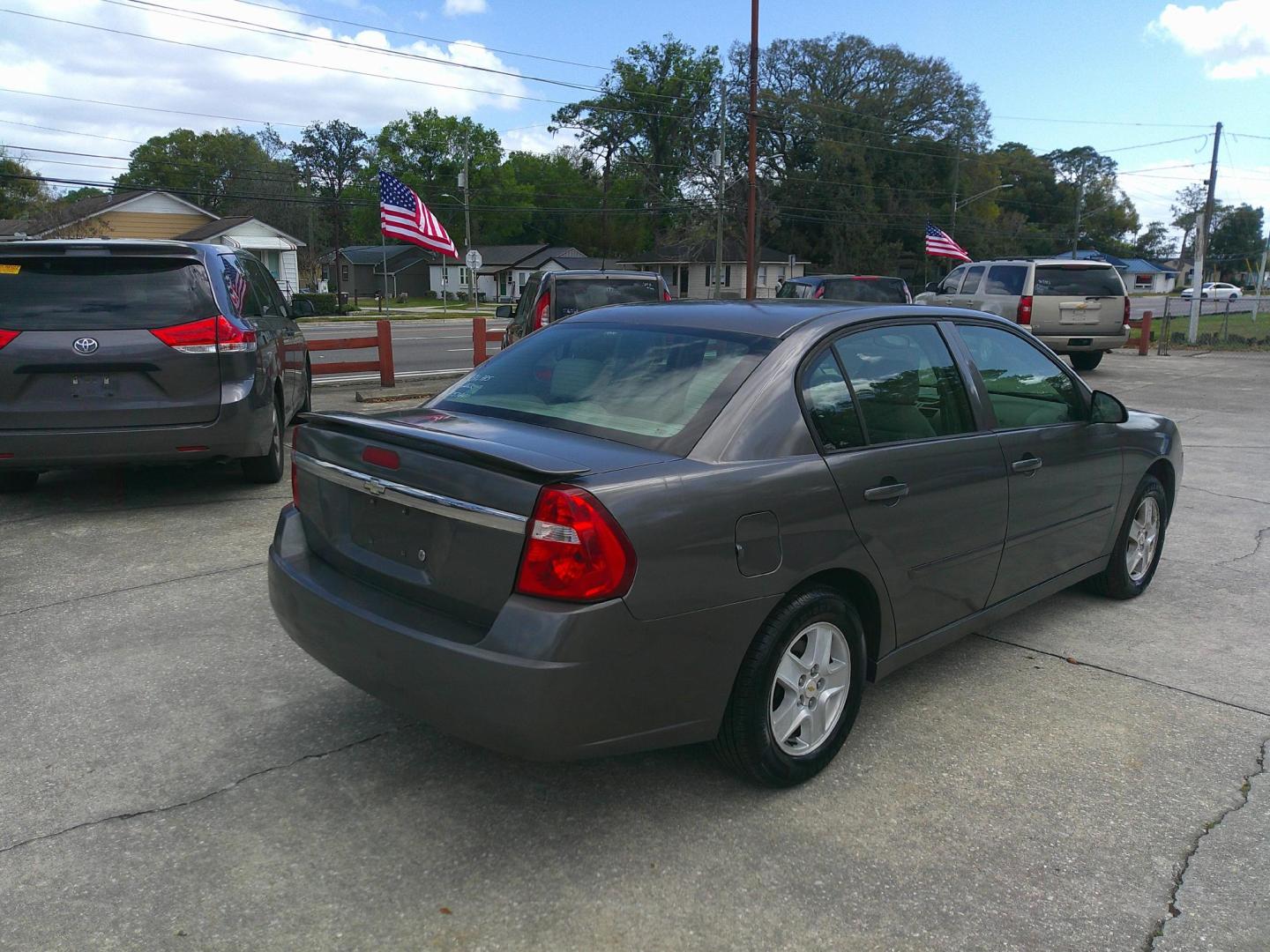 2005 GRAY CHEVROLET MALIBU LS (1G1ZT54885F) , located at 1200 Cassat Avenue, Jacksonville, FL, 32205, (904) 695-1885, 30.302404, -81.731033 - Photo#4