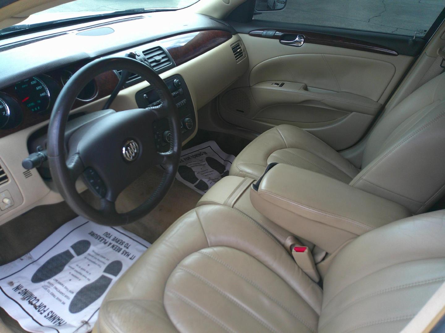 2011 WHITE BUICK LUCERNE CXL (1G4HJ5EM1BU) , located at 1200 Cassat Avenue, Jacksonville, FL, 32205, (904) 695-1885, 30.302404, -81.731033 - Photo#2