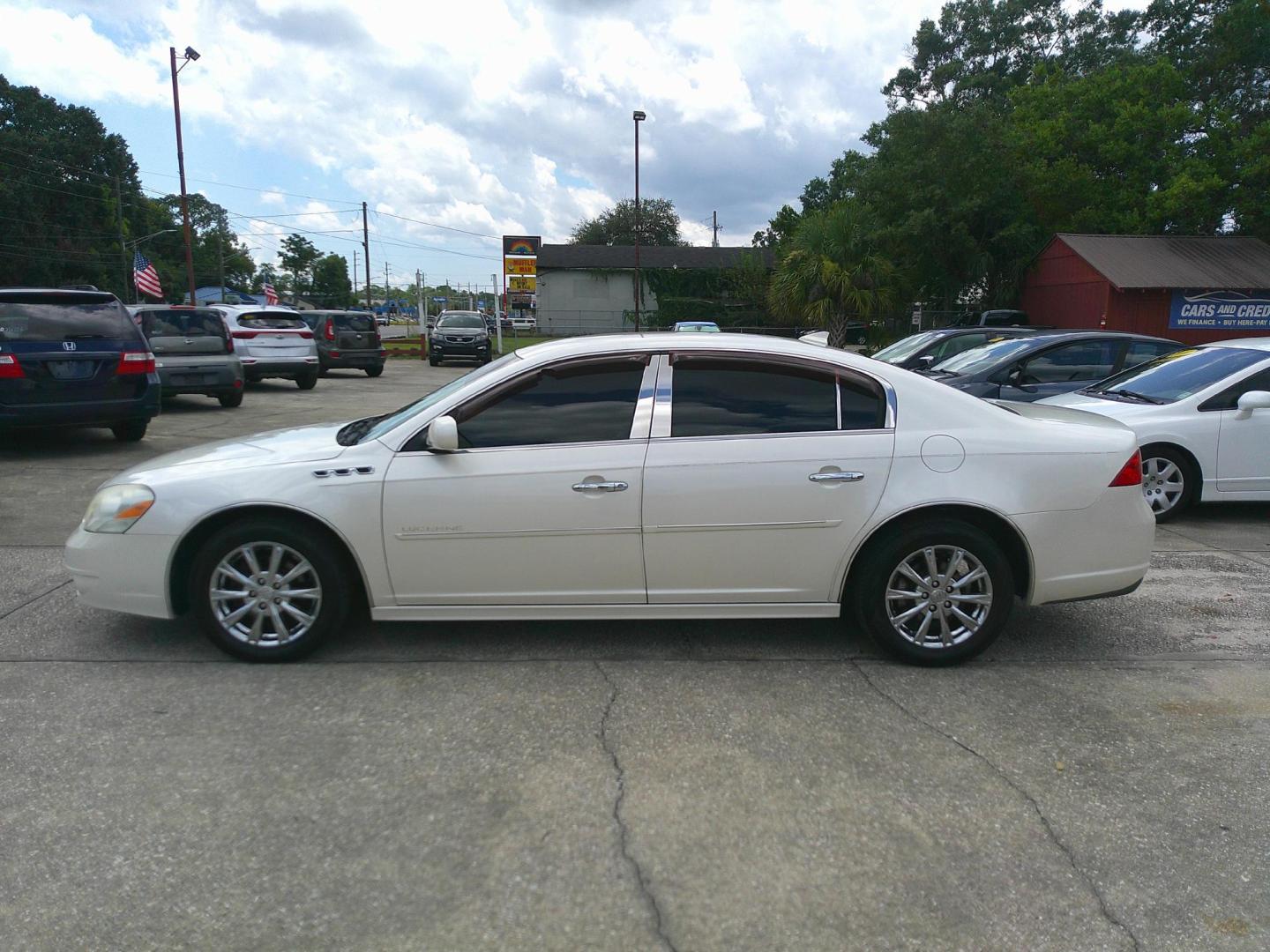 2011 WHITE BUICK LUCERNE CXL (1G4HJ5EM1BU) , located at 1200 Cassat Avenue, Jacksonville, FL, 32205, (904) 695-1885, 30.302404, -81.731033 - Photo#1