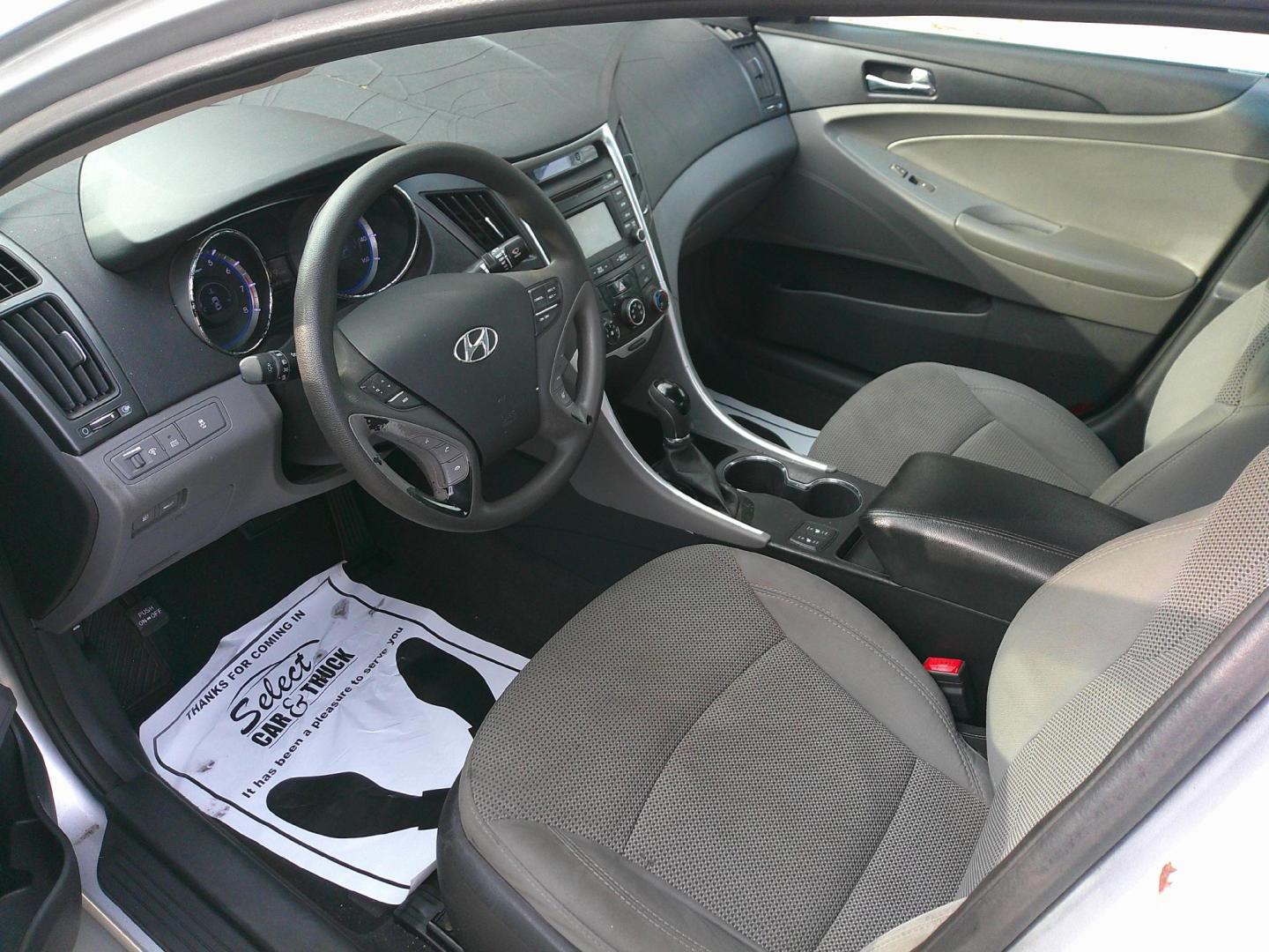 2014 SILVER HYUNDAI SONATA GLS (5NPEB4AC8EH) , located at 390 Hansen Avenue, Orange Park, FL, 32065, (904) 276-7933, 30.130497, -81.787529 - Photo#2