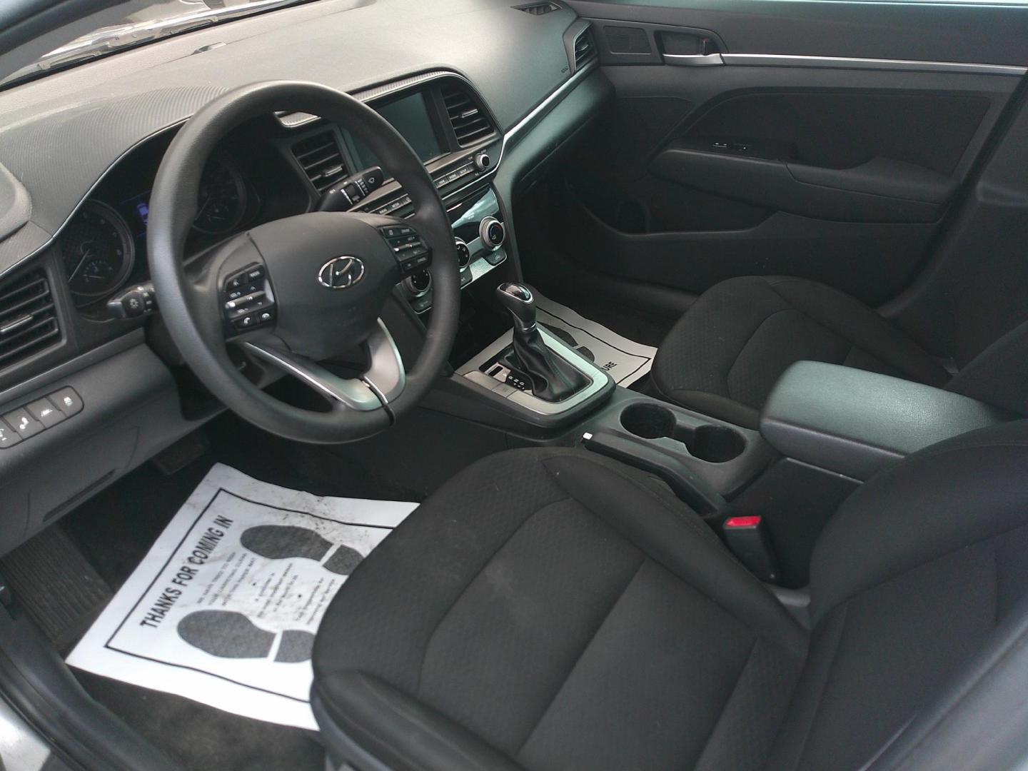 2019 SILVER HYUNDAI ELANTRA LIMITED; SEL (5NPD84LF9KH) , located at 1200 Cassat Avenue, Jacksonville, FL, 32205, (904) 695-1885, 30.302404, -81.731033 - Photo#2