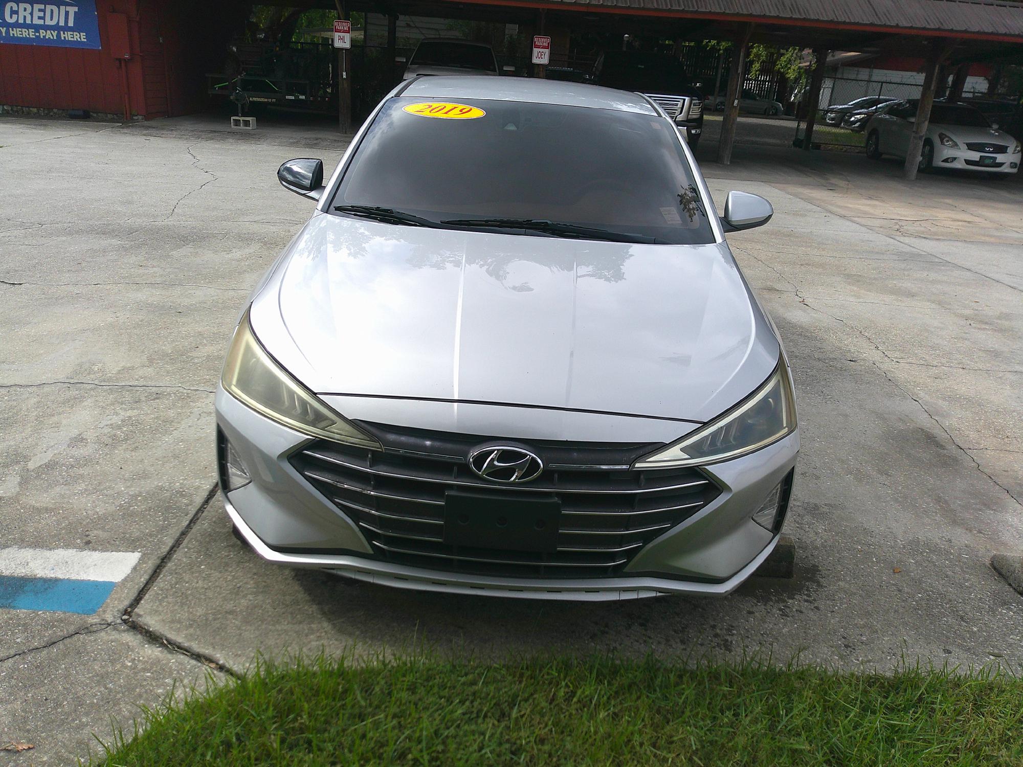 photo of 2019 HYUNDAI ELANTRA LIMITED; SEL 4 DOOR SEDAN