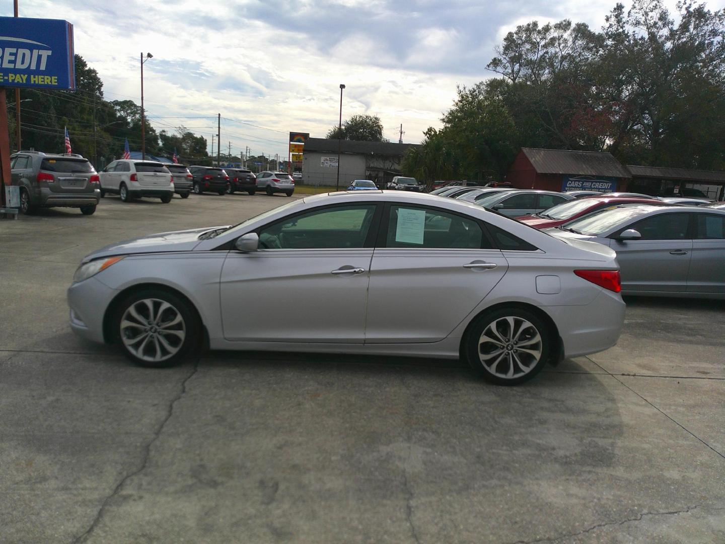2013 SILVER HYUNDAI SONATA LIMITED; SE (5NPEC4AB8DH) , located at 10405 Abercorn Street, Savannah, GA, 31419, (912) 921-8965, 31.988262, -81.131760 - Photo#2