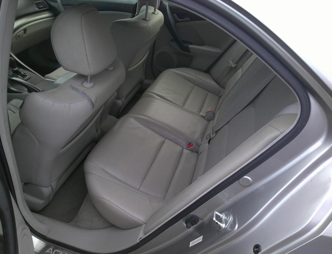2010 SILVER ACURA TSX BASE (JH4CU2F65AC) , located at 1200 Cassat Avenue, Jacksonville, FL, 32205, (904) 695-1885, 30.302404, -81.731033 - Photo#4