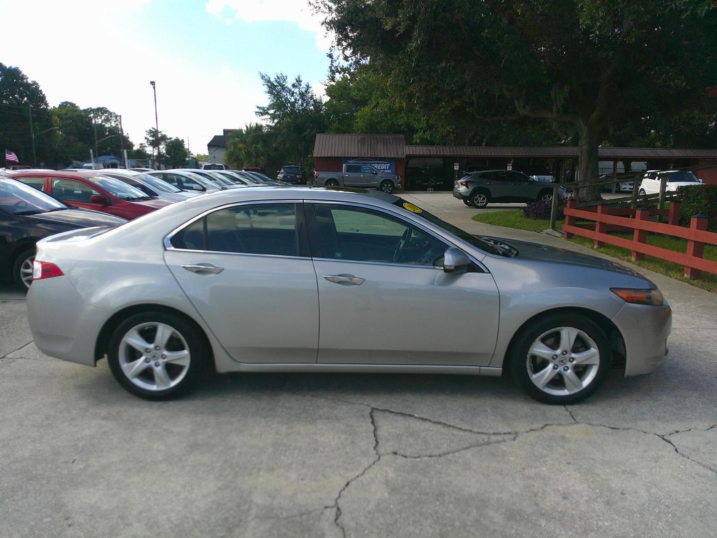 2010 SILVER ACURA TSX BASE (JH4CU2F65AC) , located at 1200 Cassat Avenue, Jacksonville, FL, 32205, (904) 695-1885, 30.302404, -81.731033 - Photo#4