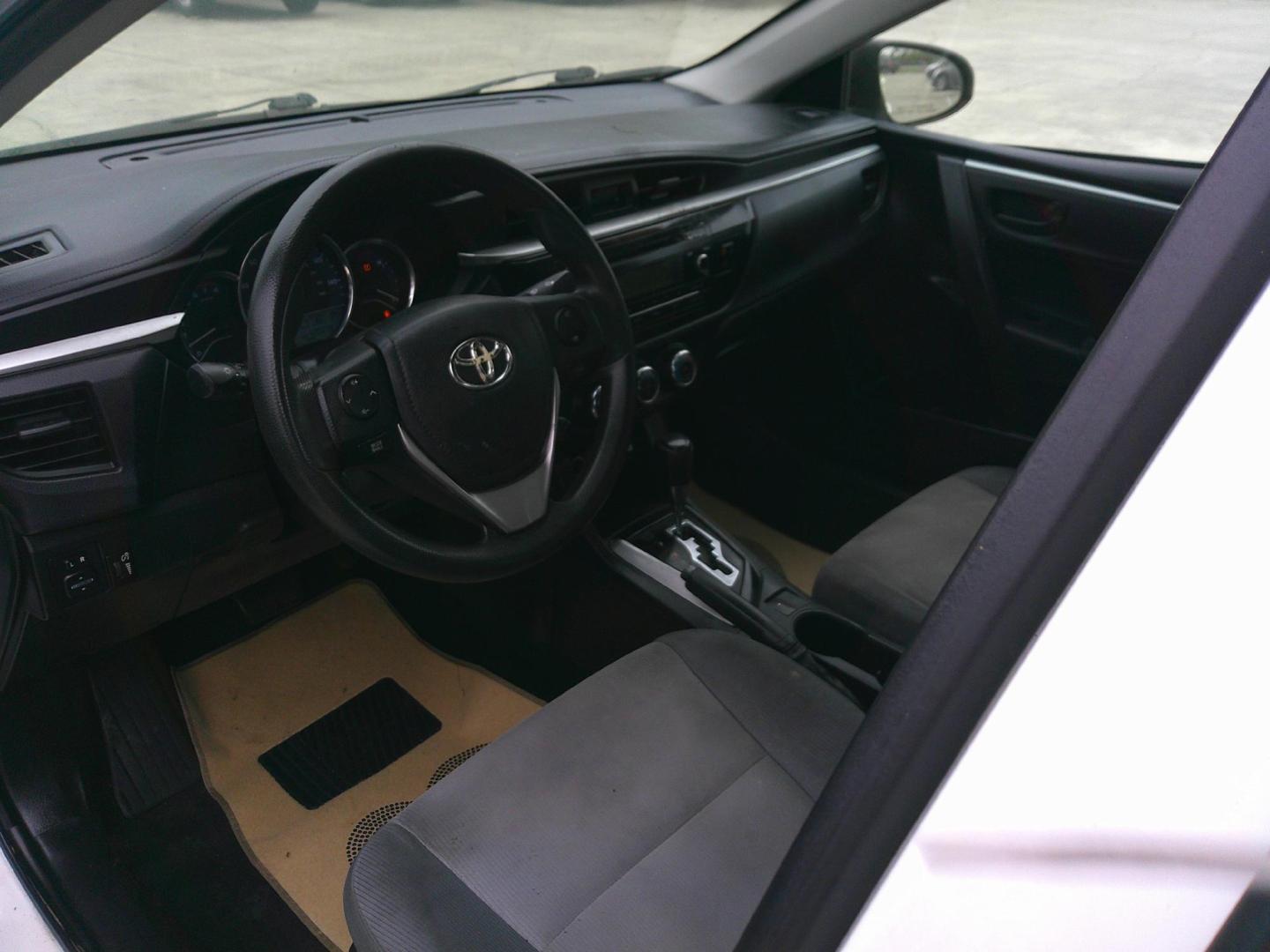 2014 WHITE TOYOTA COROLLA (2T1BURHE1EC) , located at 1200 Cassat Avenue, Jacksonville, FL, 32205, (904) 695-1885, 30.302404, -81.731033 - Photo#2