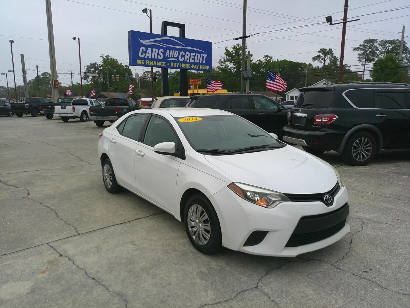 2014 WHITE TOYOTA COROLLA (2T1BURHE1EC) , located at 1200 Cassat Avenue, Jacksonville, FL, 32205, (904) 695-1885, 30.302404, -81.731033 - Photo#0