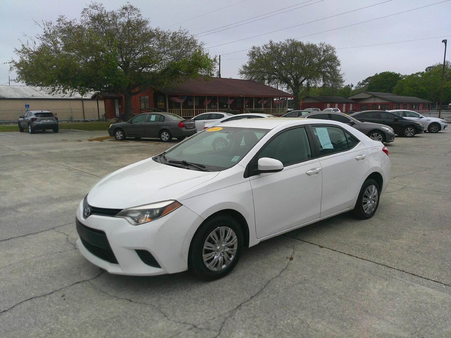 2014 WHITE TOYOTA COROLLA (2T1BURHE1EC) , located at 1200 Cassat Avenue, Jacksonville, FL, 32205, (904) 695-1885, 30.302404, -81.731033 - Photo#1