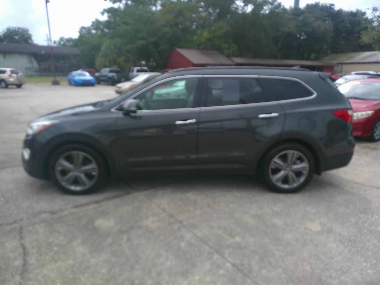2013 GRAY HYUNDAI SANTA FE XL LIMITED (KM8SRDHF9DU) , located at 1200 Cassat Avenue, Jacksonville, FL, 32205, (904) 695-1885, 30.302404, -81.731033 - Photo#1