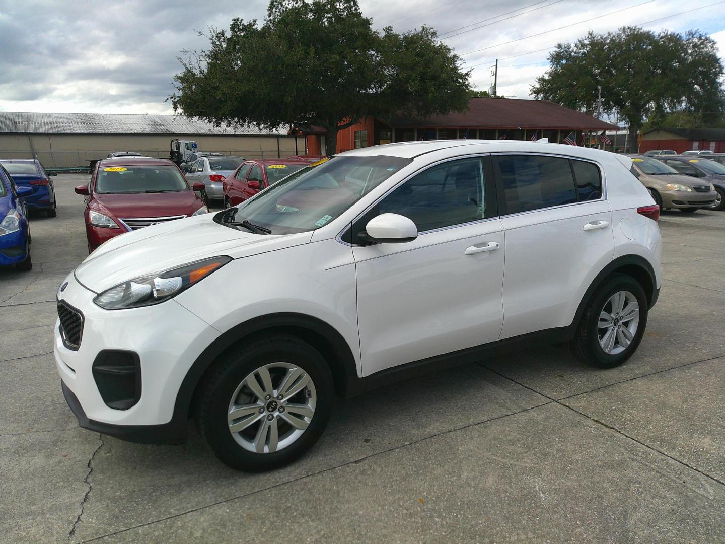 2017 WHITE KIA SPORTAGE LX (KNDPM3ACXH7) , located at 1200 Cassat Avenue, Jacksonville, FL, 32205, (904) 695-1885, 30.302404, -81.731033 - Photo#1
