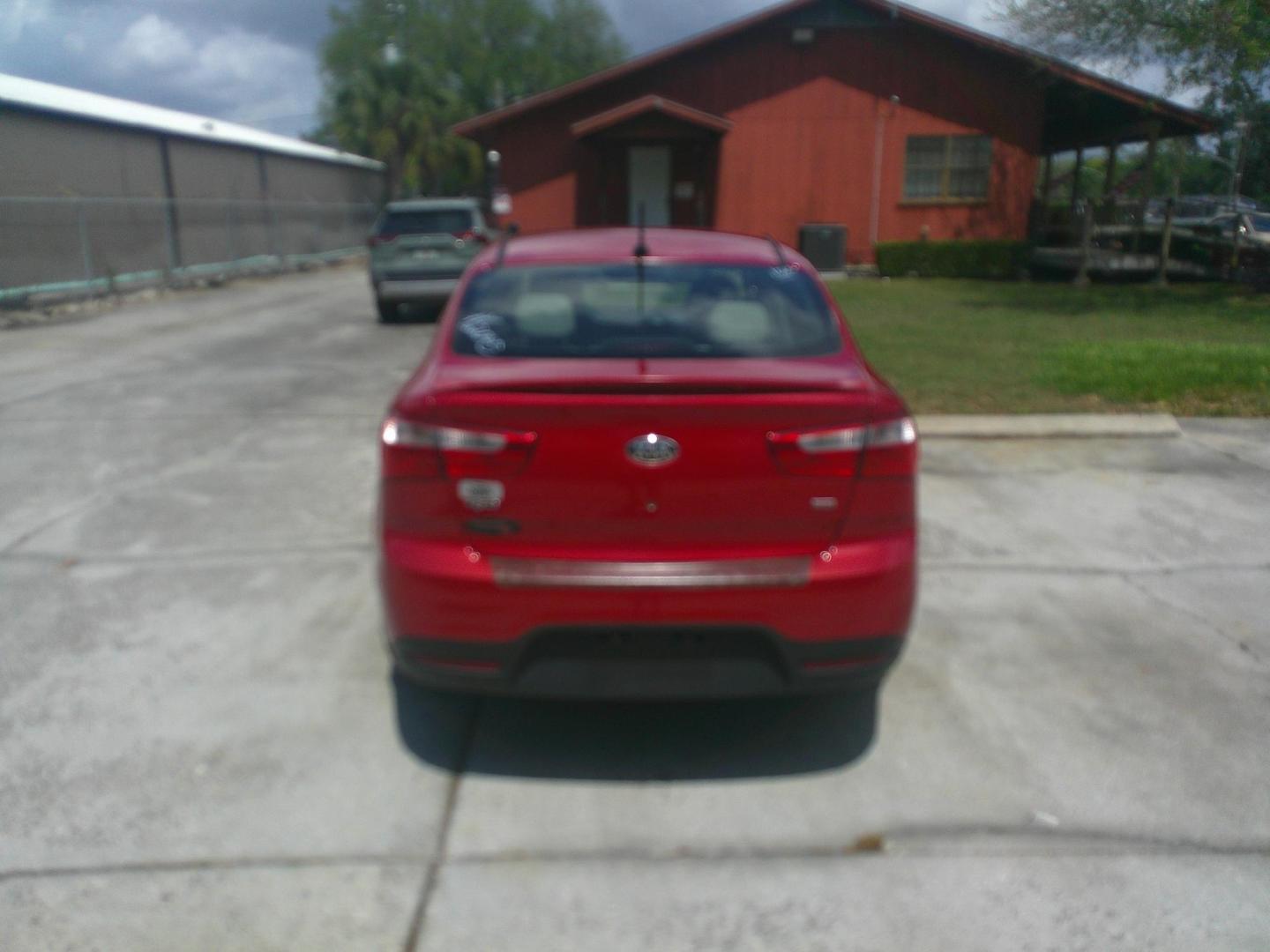 2014 RED KIA RIO LX (KNADM4A34E6) , located at 1200 Cassat Avenue, Jacksonville, FL, 32205, (904) 695-1885, 30.302404, -81.731033 - Photo#3