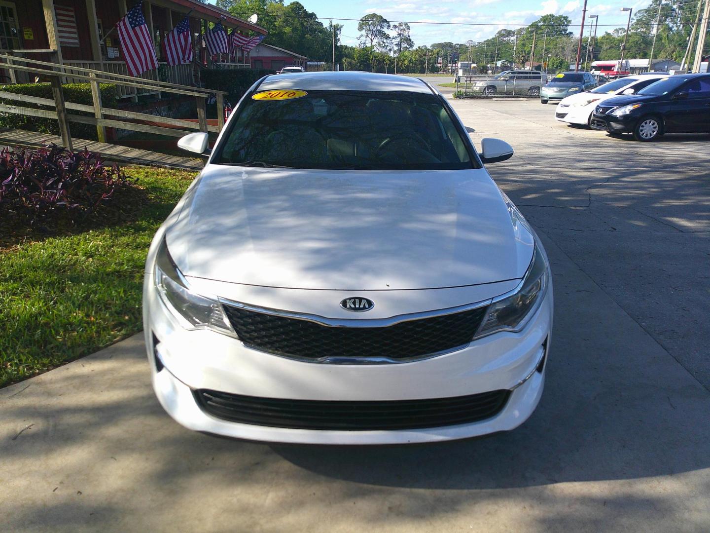 2016 WHITE KIA OPTIMA LX (5XXGT4L30GG) , located at 1200 Cassat Avenue, Jacksonville, FL, 32205, (904) 695-1885, 30.302404, -81.731033 - Photo#0