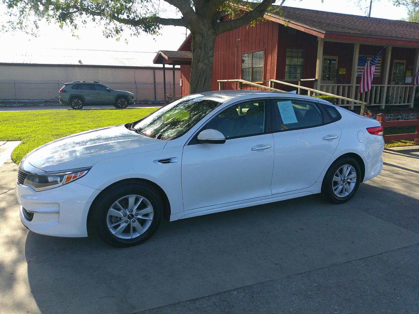 2016 WHITE KIA OPTIMA LX (5XXGT4L30GG) , located at 1200 Cassat Avenue, Jacksonville, FL, 32205, (904) 695-1885, 30.302404, -81.731033 - Photo#2