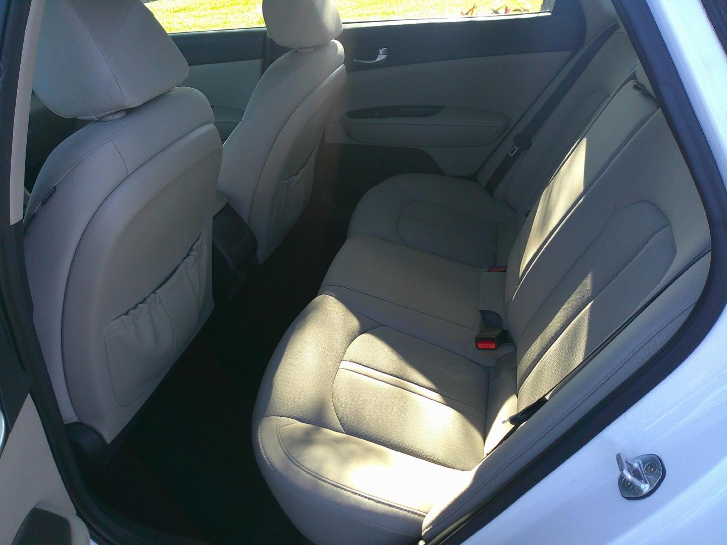 2016 WHITE KIA OPTIMA LX (5XXGT4L30GG) , located at 1200 Cassat Avenue, Jacksonville, FL, 32205, (904) 695-1885, 30.302404, -81.731033 - Photo#3