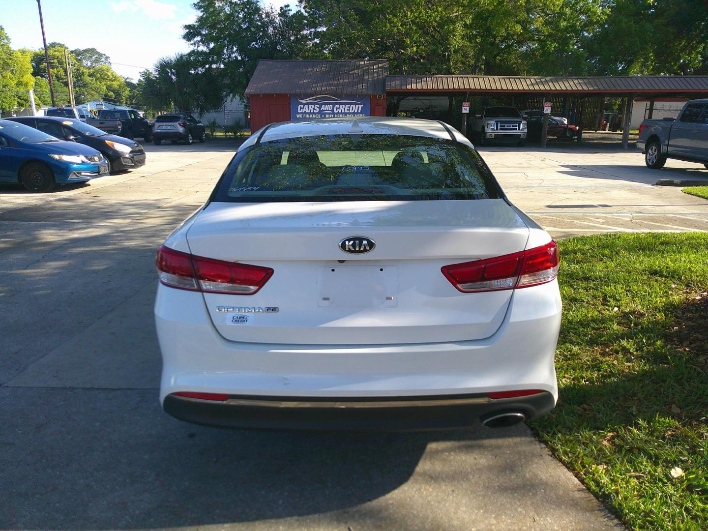 2016 WHITE KIA OPTIMA LX (5XXGT4L30GG) , located at 1200 Cassat Avenue, Jacksonville, FL, 32205, (904) 695-1885, 30.302404, -81.731033 - Photo#4