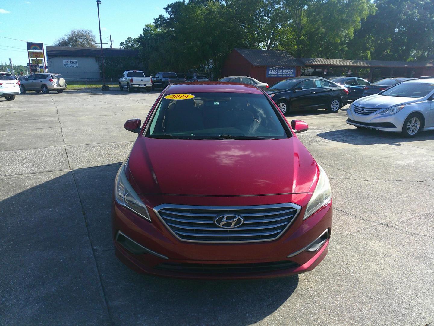 2016 RED HYUNDAI SONATA BASE; SE (5NPE24AF2GH) , located at 1200 Cassat Avenue, Jacksonville, FL, 32205, (904) 695-1885, 30.302404, -81.731033 - Photo#0