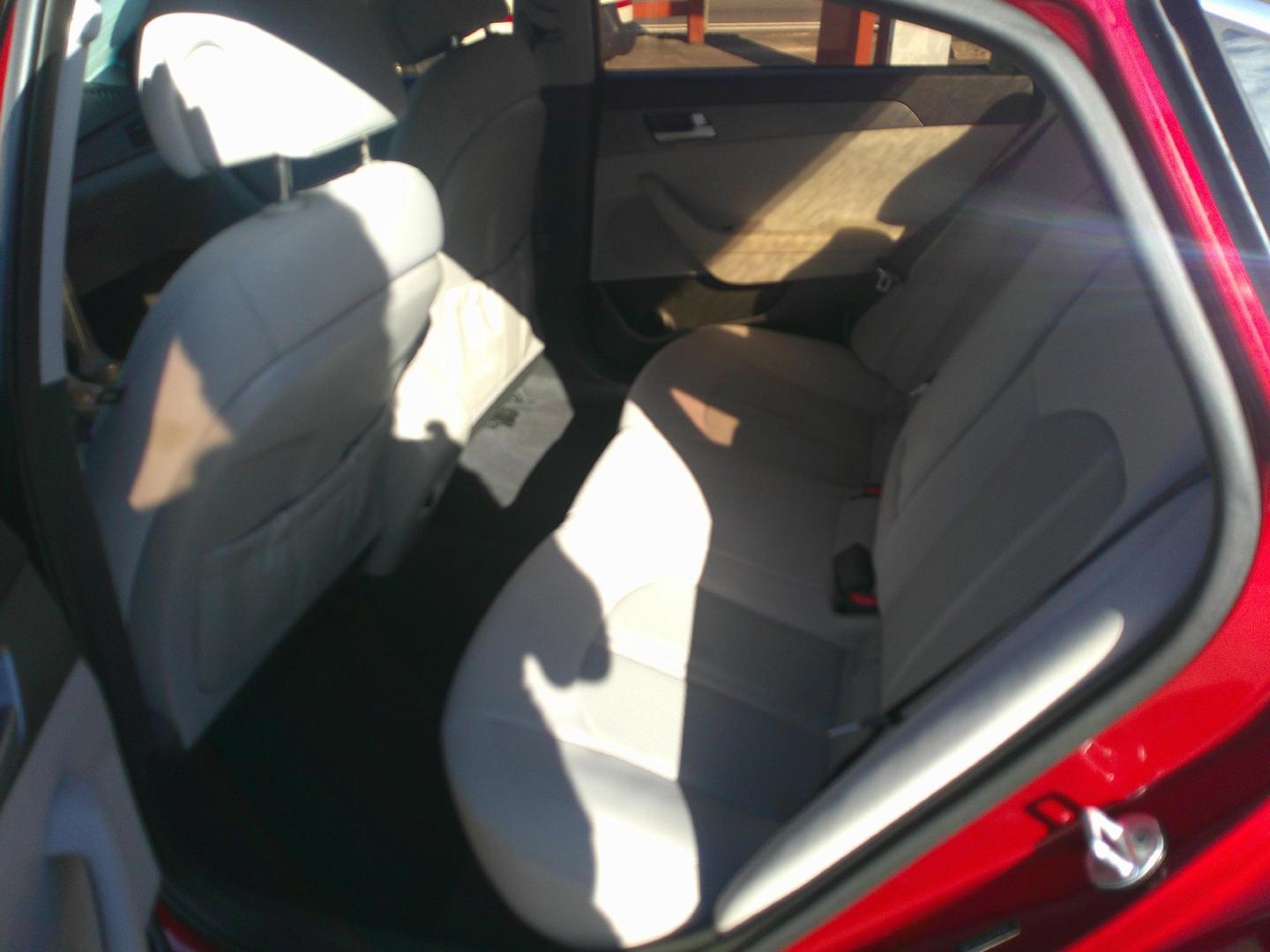 2016 RED HYUNDAI SONATA BASE; SE (5NPE24AF2GH) , located at 1200 Cassat Avenue, Jacksonville, FL, 32205, (904) 695-1885, 30.302404, -81.731033 - Photo#3