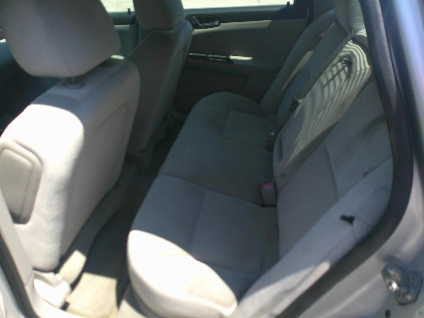 2015 SILVER CHEVROLET IMPALA LIMITED LT (2G1WB5E36F1) , located at 1200 Cassat Avenue, Jacksonville, FL, 32205, (904) 695-1885, 30.302404, -81.731033 - Photo#3