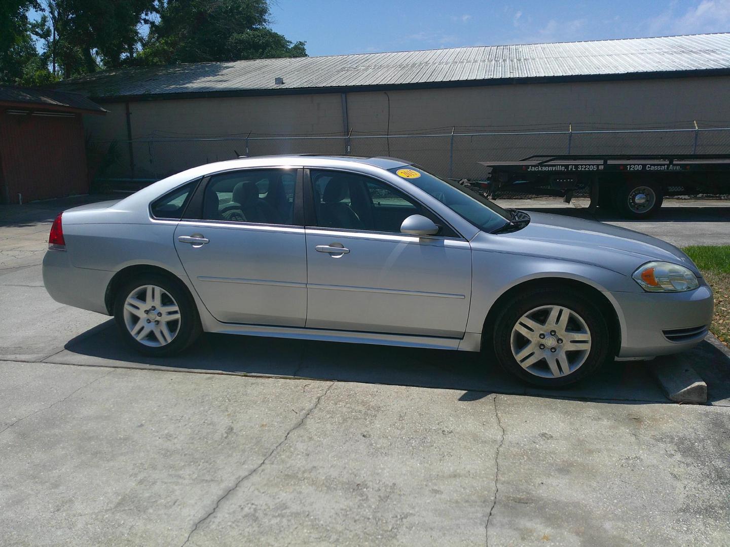 2015 SILVER CHEVROLET IMPALA LIMITED LT (2G1WB5E36F1) , located at 1200 Cassat Avenue, Jacksonville, FL, 32205, (904) 695-1885, 30.302404, -81.731033 - Photo#5