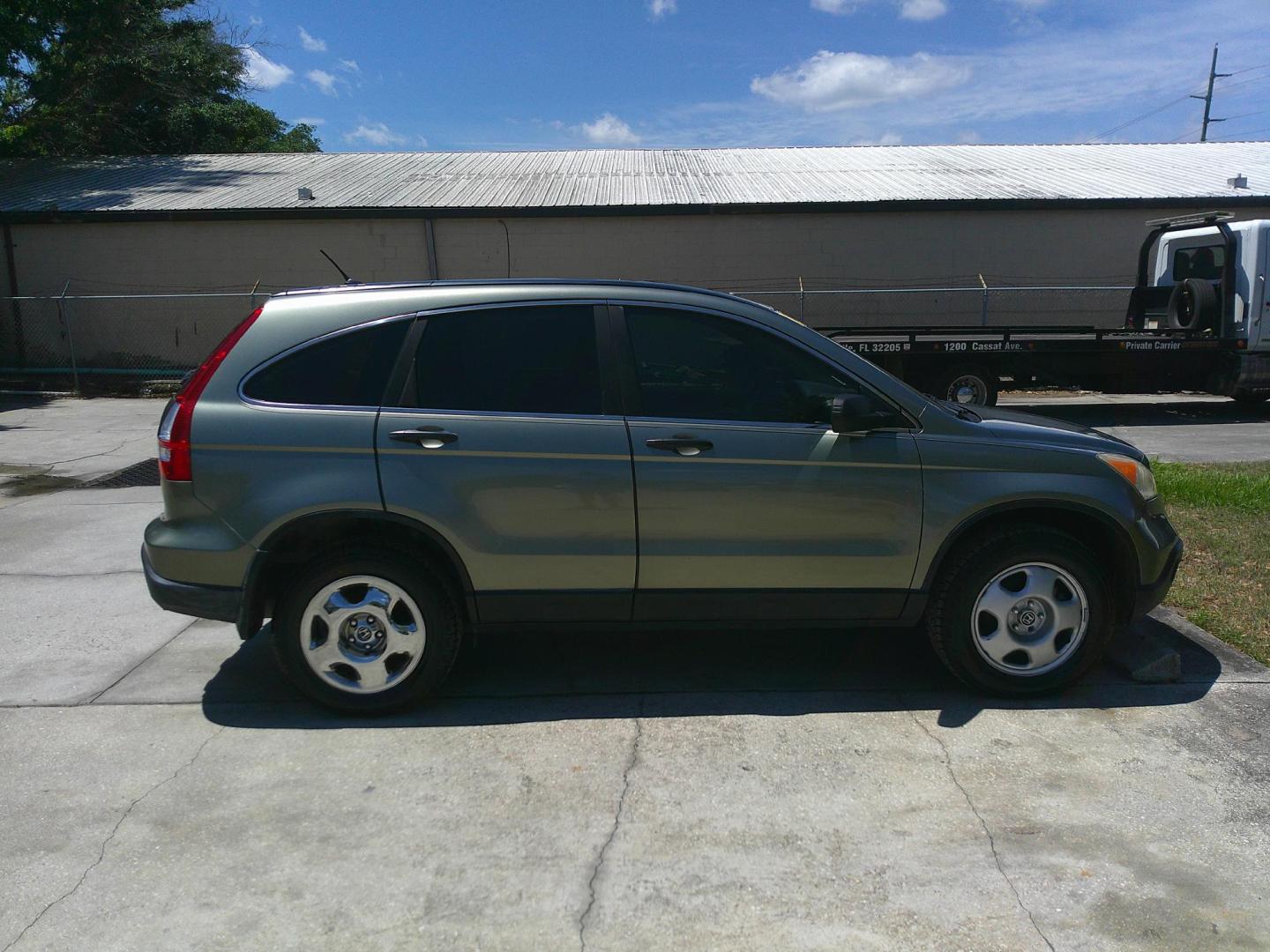 2008 GREEN HONDA CR-V LX (JHLRE38358C) , located at 1200 Cassat Avenue, Jacksonville, FL, 32205, (904) 695-1885, 30.302404, -81.731033 - Photo#6