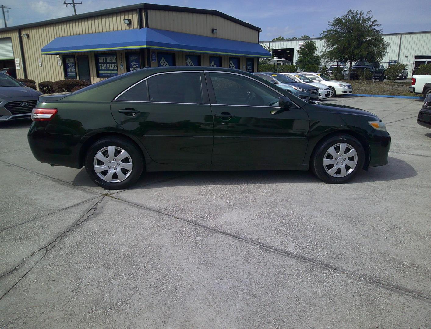 2010 GREEN TOYOTA CAMRY BASE; SE; LE; (4T1BF3EK1AU) , located at 10405 Abercorn Street, Savannah, GA, 31419, (912) 921-8965, 31.988262, -81.131760 - Photo#2
