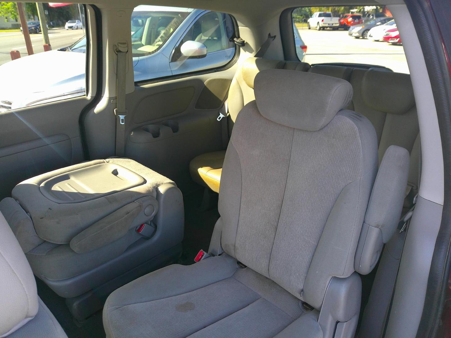 2010 KIA SEDONA EX; LX (KNDMG4C36A6) , located at 1200 Cassat Avenue, Jacksonville, FL, 32205, (904) 695-1885, 30.302404, -81.731033 - Photo#4