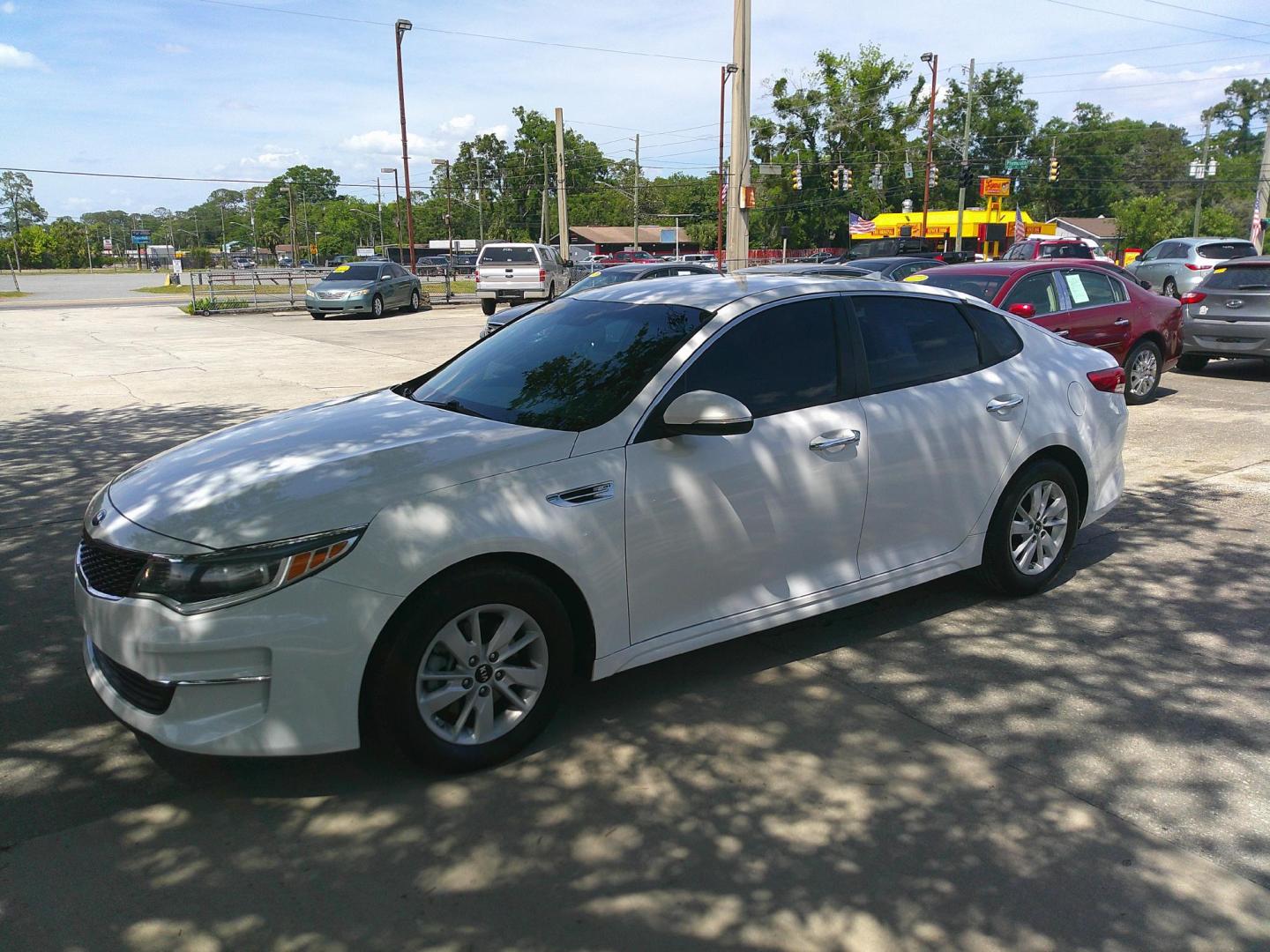 2018 WHITE KIA OPTIMA LX; S (5XXGT4L31JG) , located at 10405 Abercorn Street, Savannah, GA, 31419, (912) 921-8965, 31.988262, -81.131760 - Photo#1