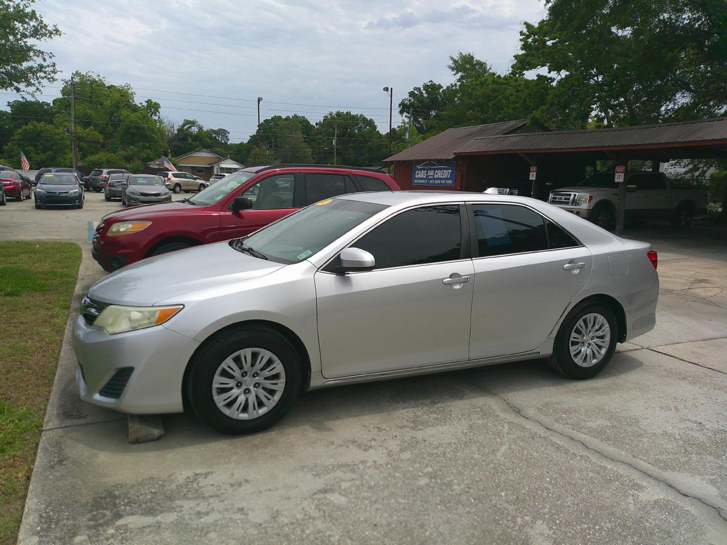 2012 SILVER TOYOTA CAMRY SE; LE; XLE (4T1BF1FK2CU) , located at 1200 Cassat Avenue, Jacksonville, FL, 32205, (904) 695-1885, 30.302404, -81.731033 - Photo#1