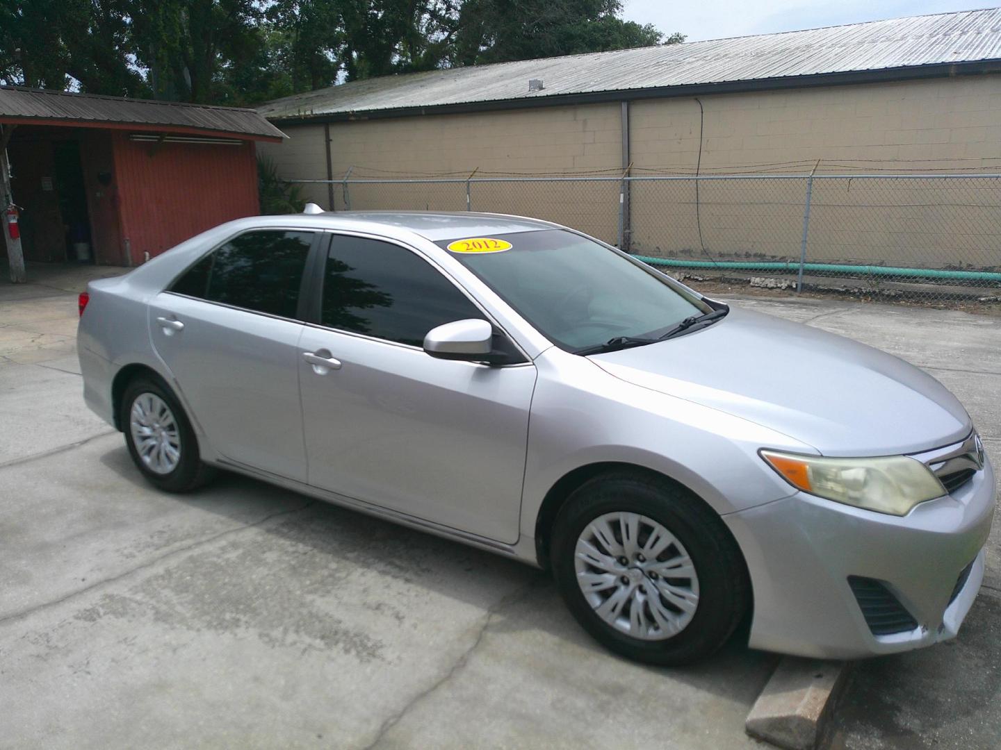 2012 SILVER TOYOTA CAMRY SE; LE; XLE (4T1BF1FK2CU) , located at 1200 Cassat Avenue, Jacksonville, FL, 32205, (904) 695-1885, 30.302404, -81.731033 - Photo#2