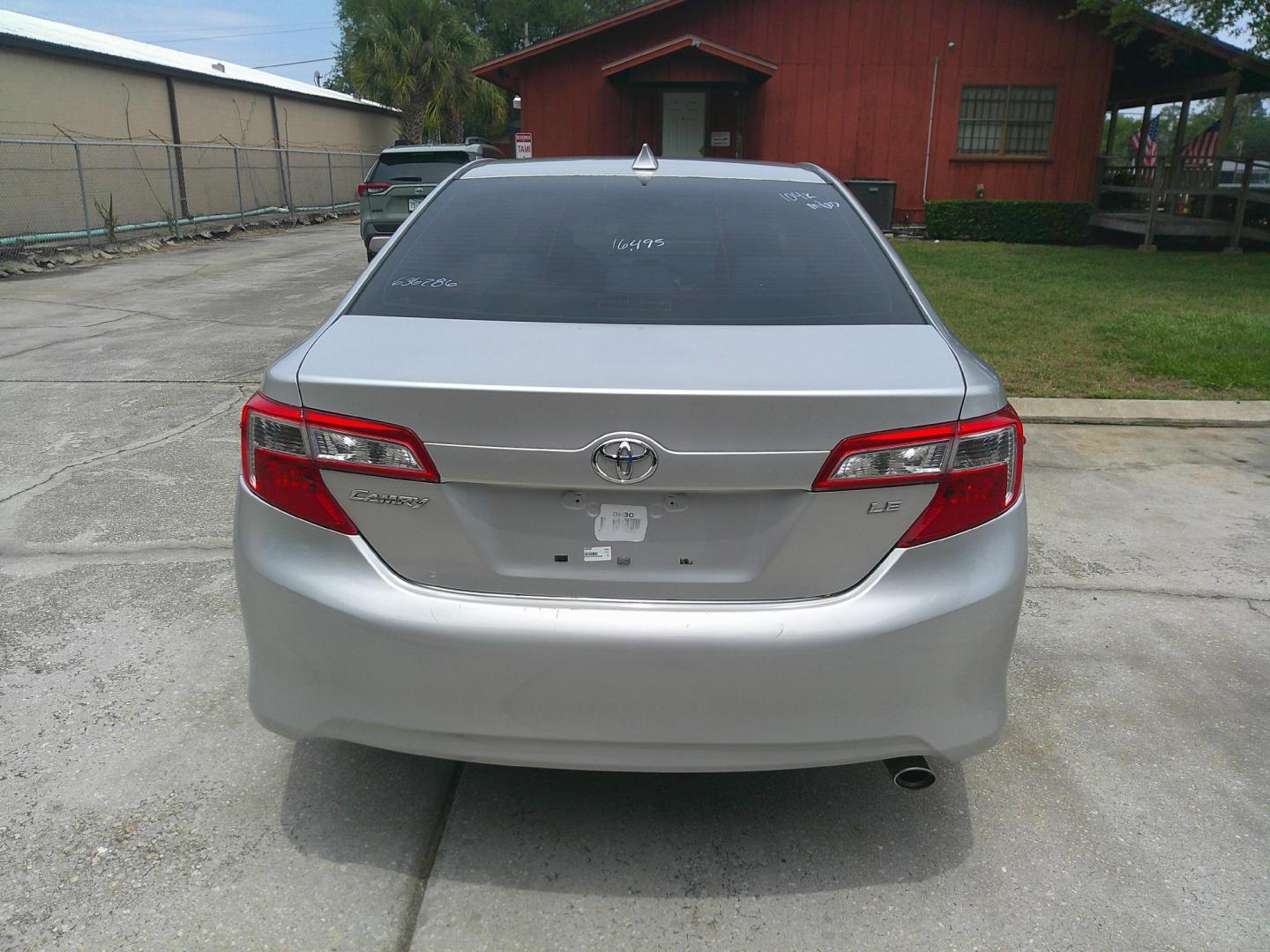 2012 SILVER TOYOTA CAMRY SE; LE; XLE (4T1BF1FK2CU) , located at 1200 Cassat Avenue, Jacksonville, FL, 32205, (904) 695-1885, 30.302404, -81.731033 - Photo#5