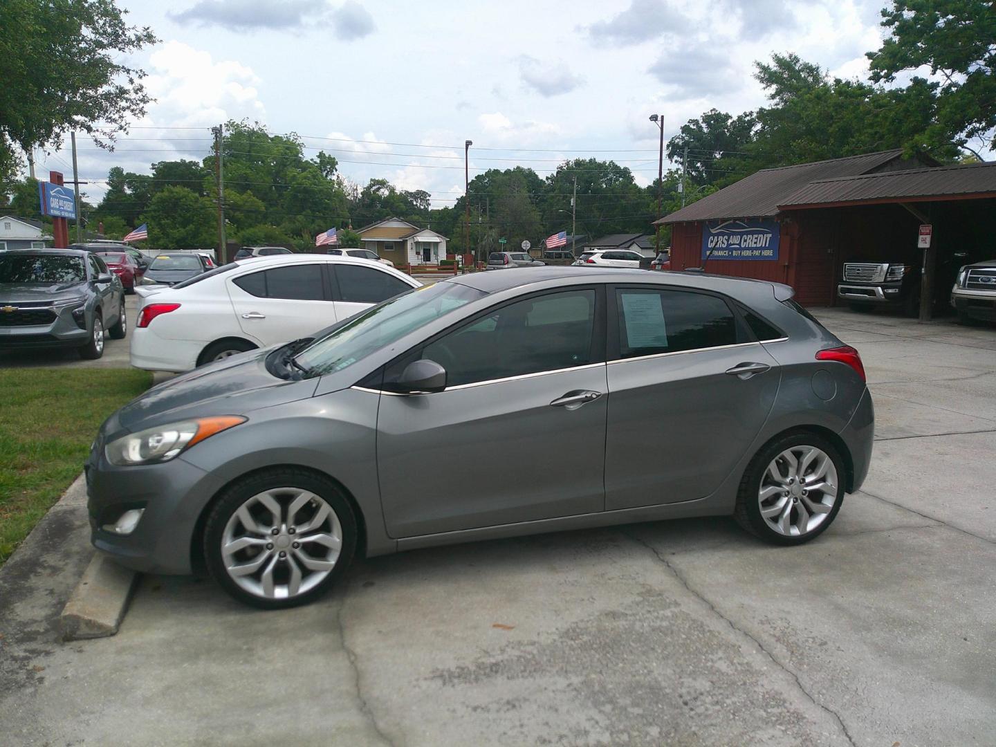 2017 GRAY HYUNDAI ELANTRA GT BASE (KMHD35LH4HU) , located at 10405 Abercorn Street, Savannah, GA, 31419, (912) 921-8965, 31.988262, -81.131760 - Photo#1