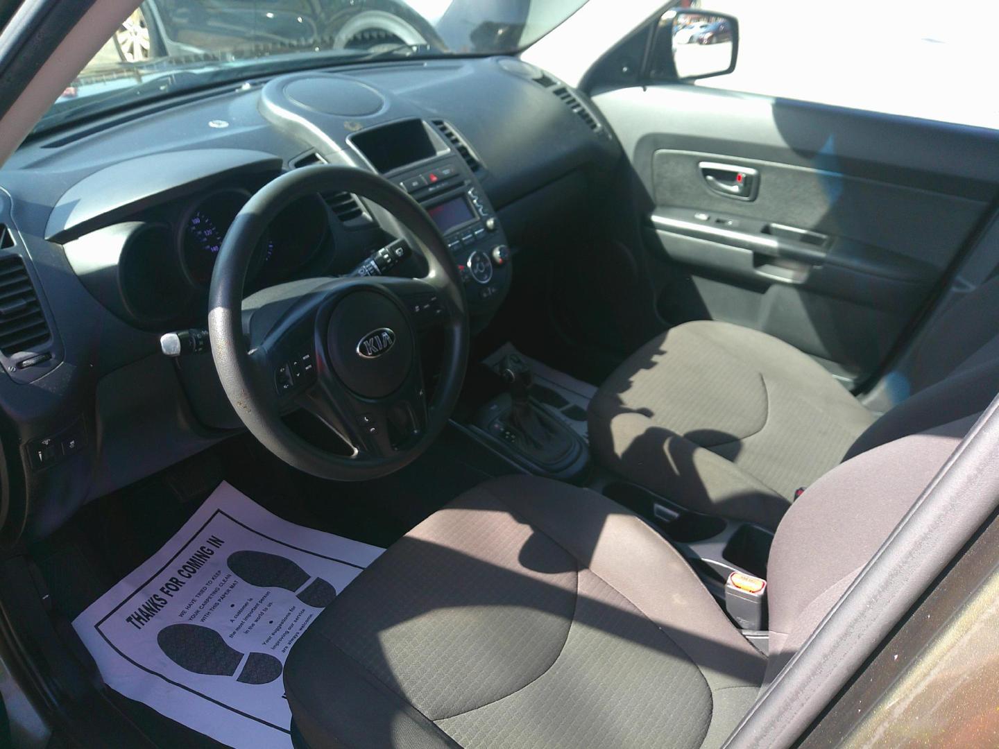 2013 GRAY KIA SOUL BASE; SPORT; + (KNDJT2A54D7) , located at 1200 Cassat Avenue, Jacksonville, FL, 32205, (904) 695-1885, 30.302404, -81.731033 - Photo#2