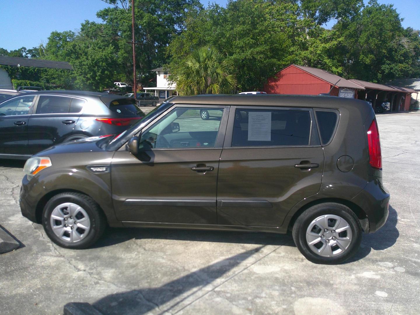 2013 GRAY KIA SOUL BASE; SPORT; + (KNDJT2A54D7) , located at 1200 Cassat Avenue, Jacksonville, FL, 32205, (904) 695-1885, 30.302404, -81.731033 - Photo#1