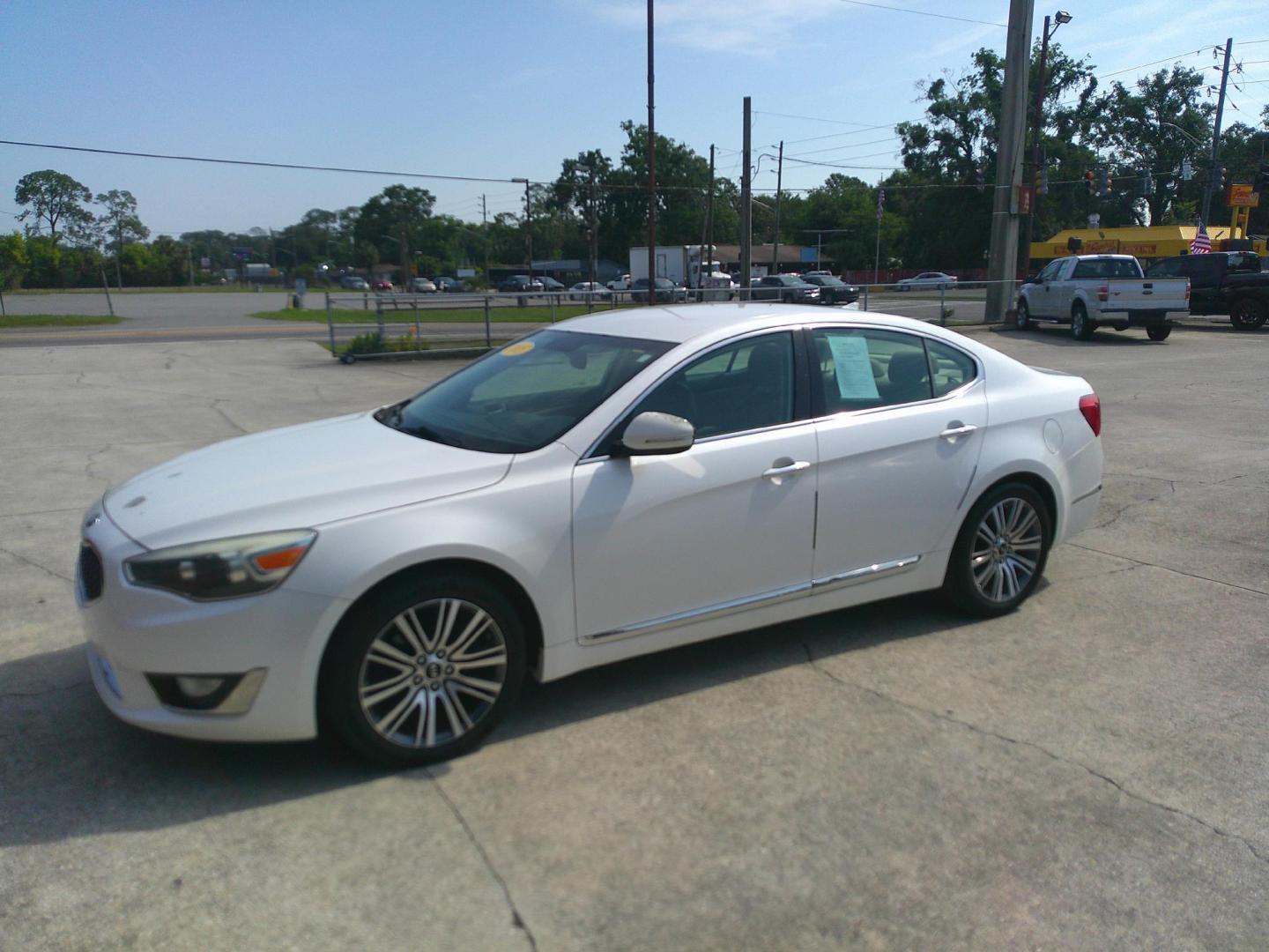 2015 WHITE KIA CADENZA EX (KNALN4D74F5) , located at 1200 Cassat Avenue, Jacksonville, FL, 32205, (904) 695-1885, 30.302404, -81.731033 - Photo#1